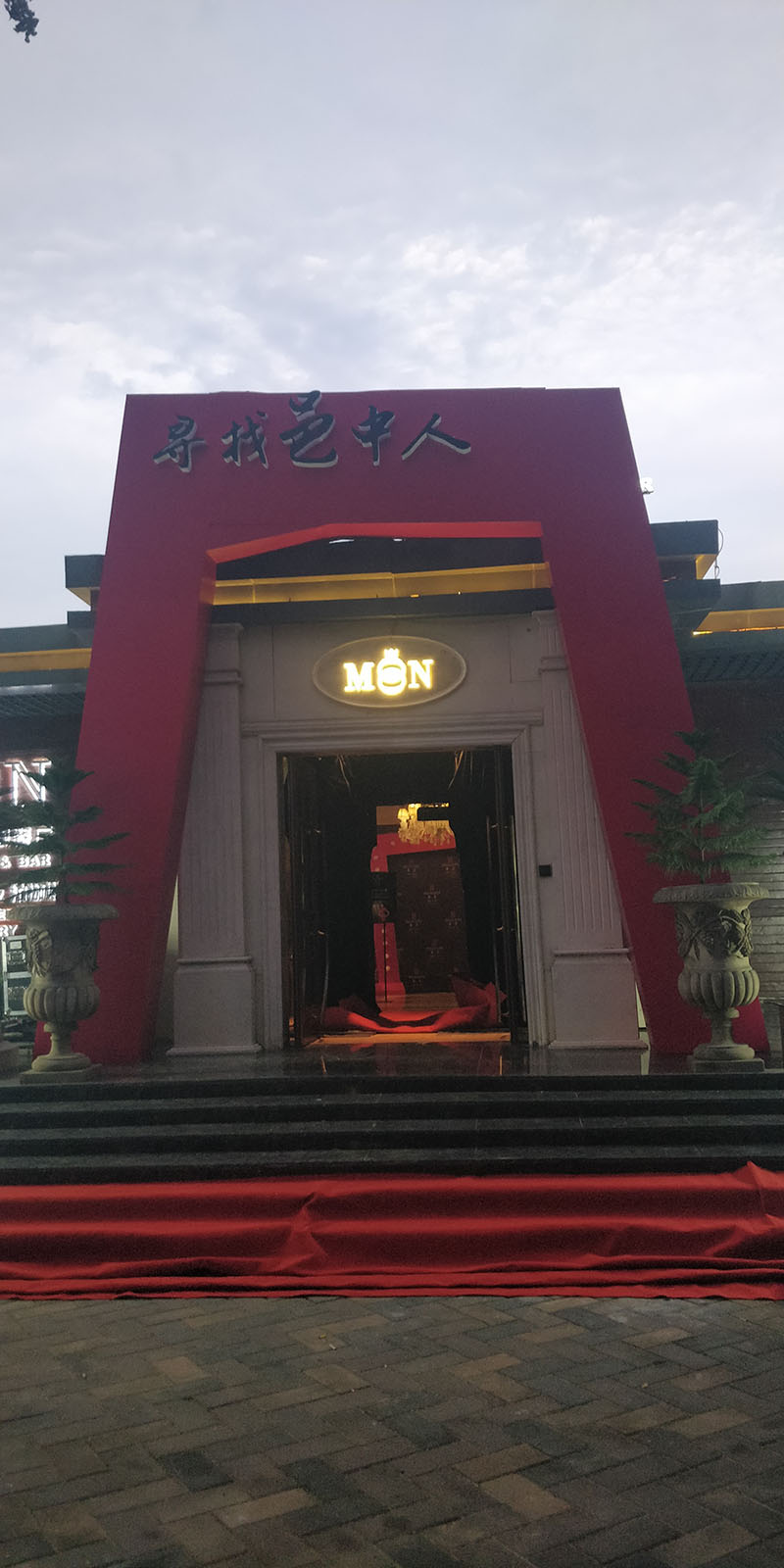 西安門(mén)頭設(shè)計(jì)制作公司